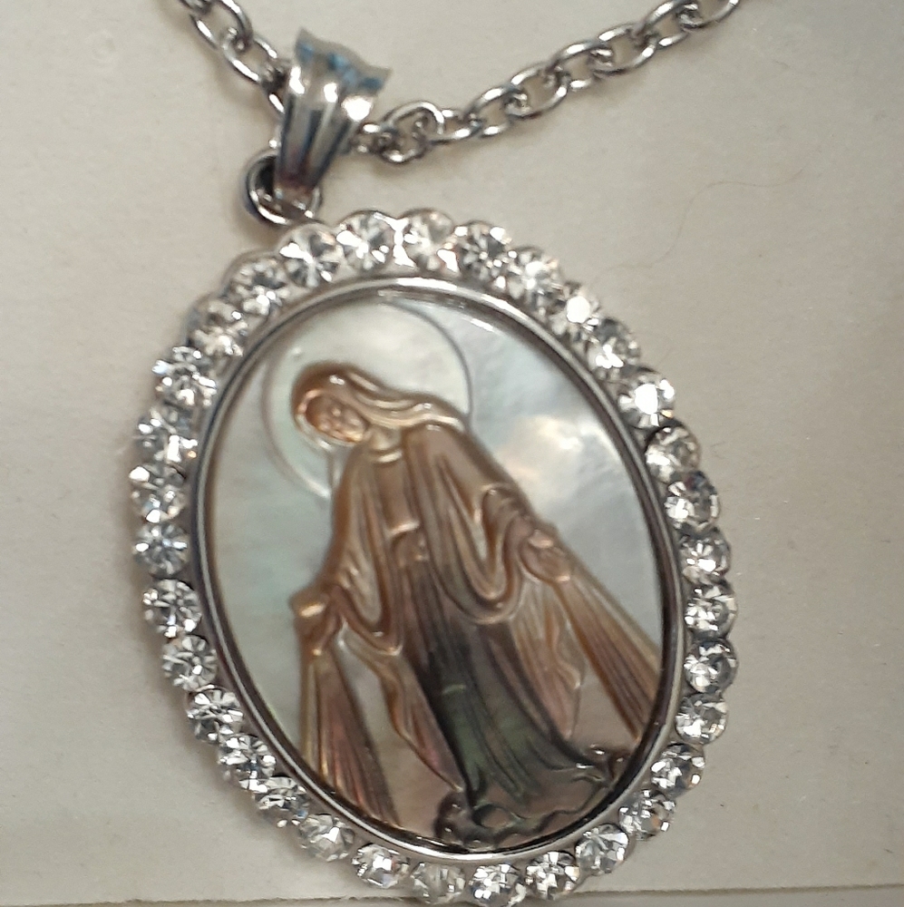 ⭐Mother Mary necklace⭐